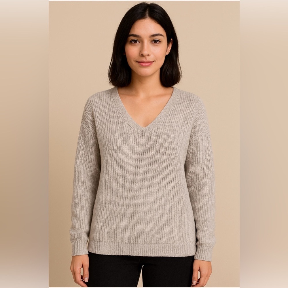 Aritzia Wilfred V-Neck Sweater-Soft Gray It's a US size XS /S/ like New